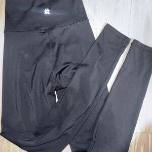 Sleek Black High-Rise Leggings